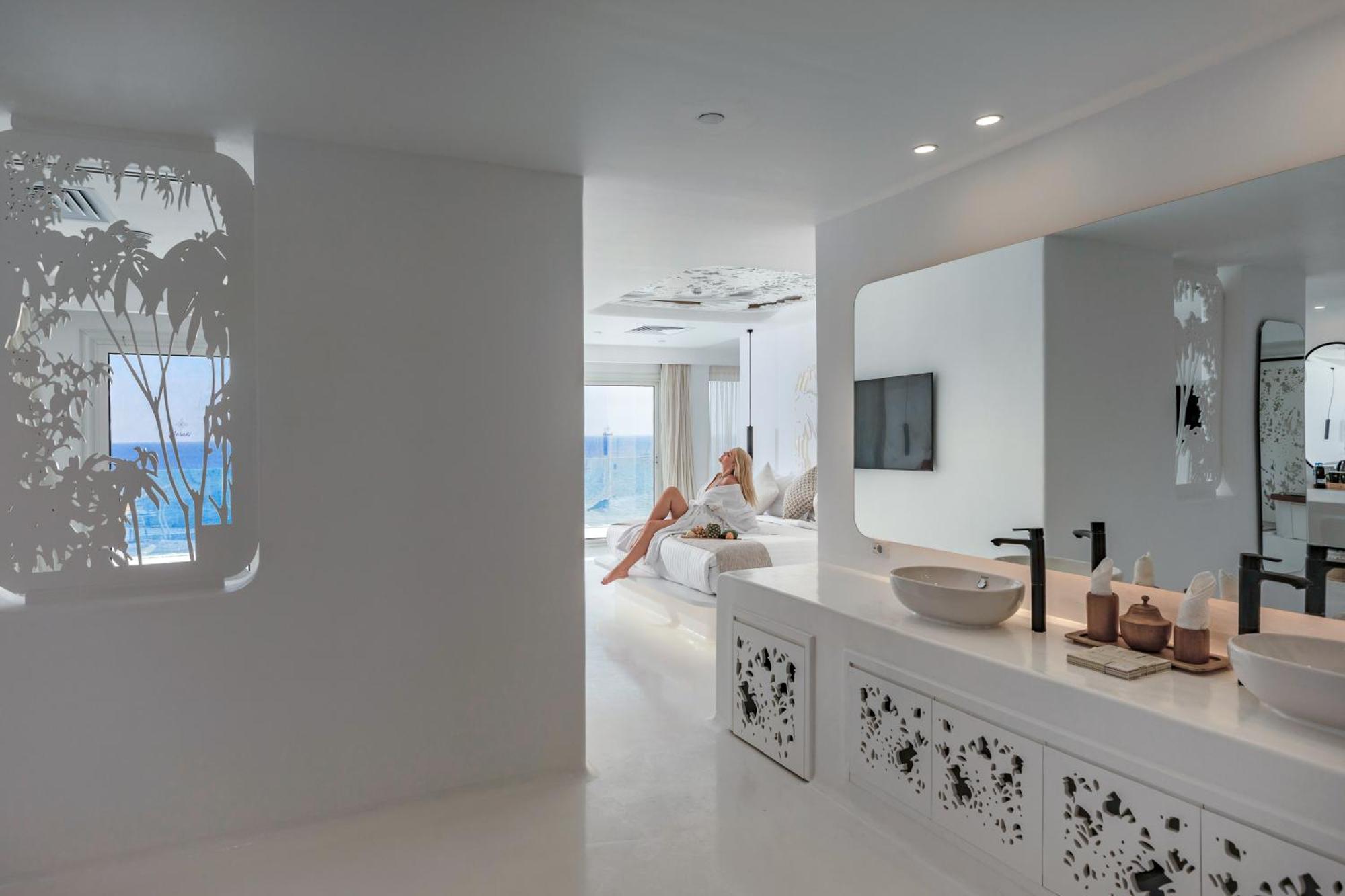 Hall Of Fame Jacuzzi Suite,1636840391:JPEG